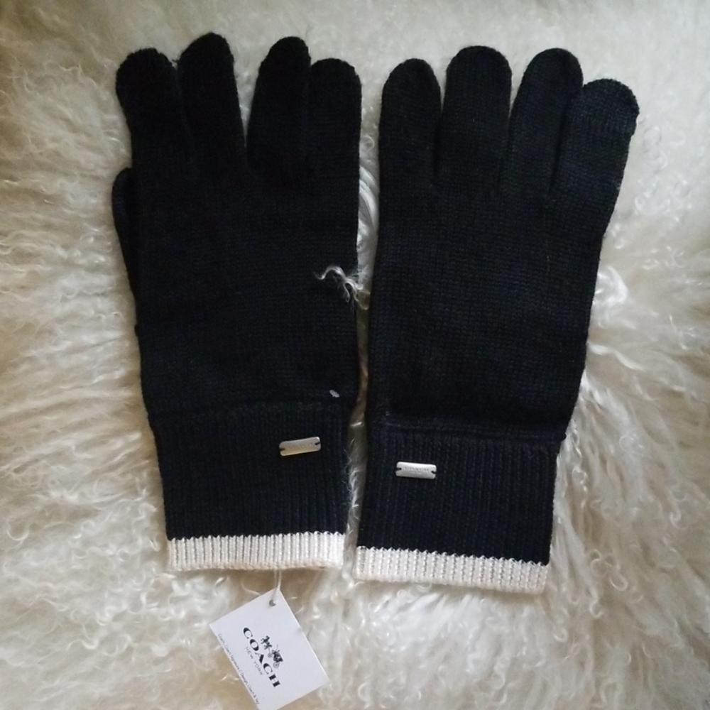 NWT Black Coach Tech Gloves